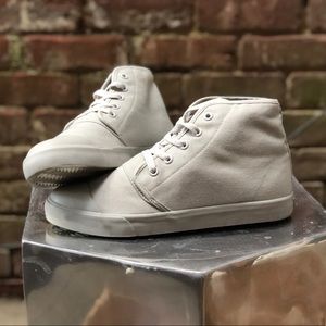 Women’s BANGS shoes! Size 8. Color: London Fog